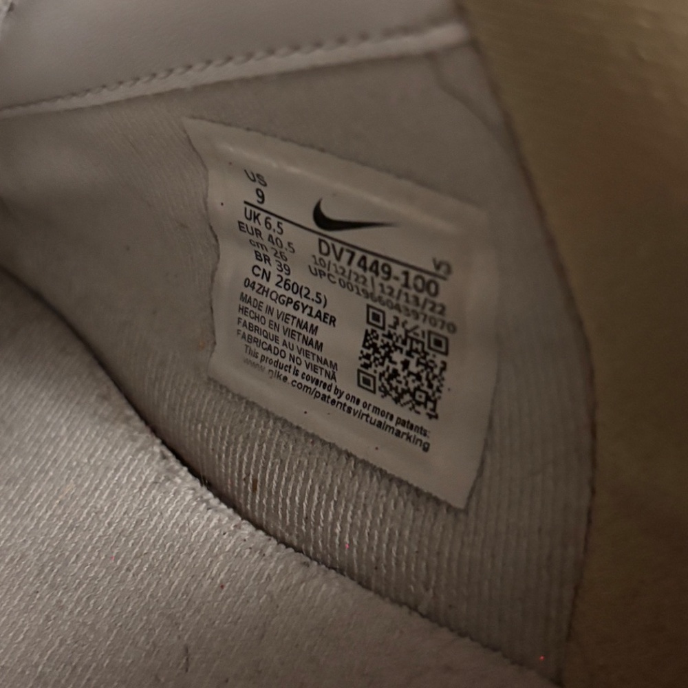 Nike dunks - image 4